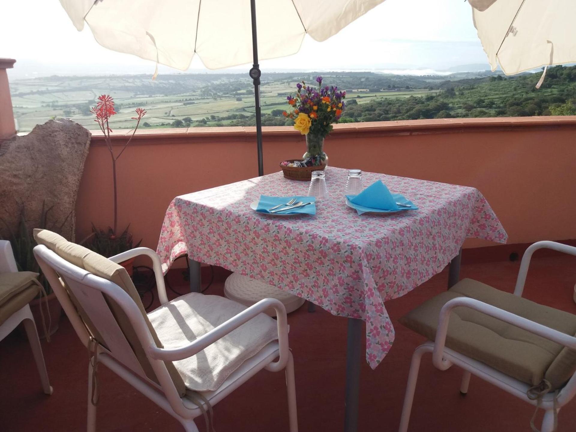 Couette-café Belli Come Il Sole Serri